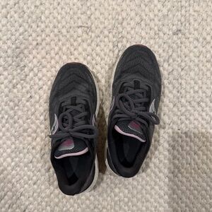 Brooks Size 8 women’s sneakers